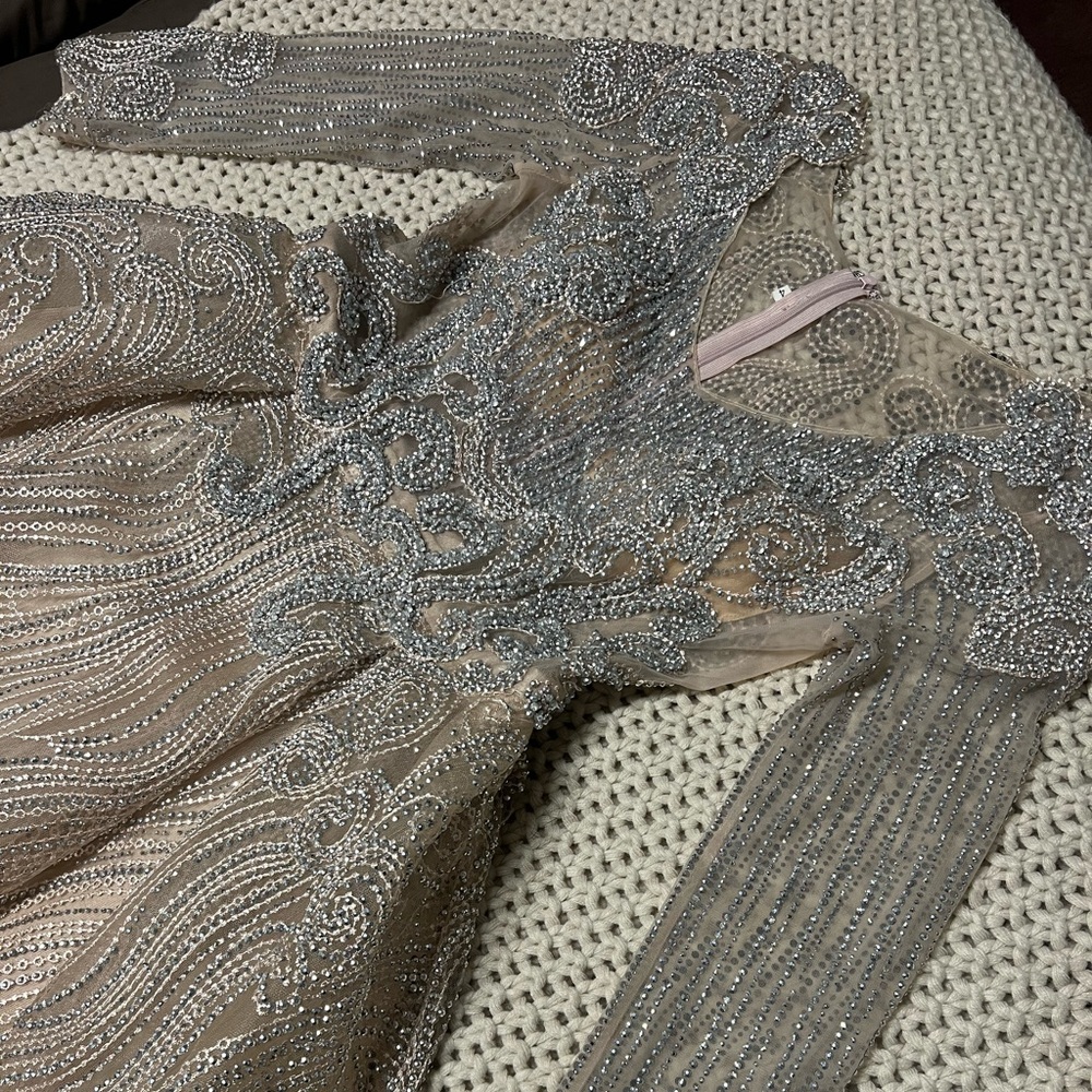 Luxury Party Gown - Picture 5 of 17